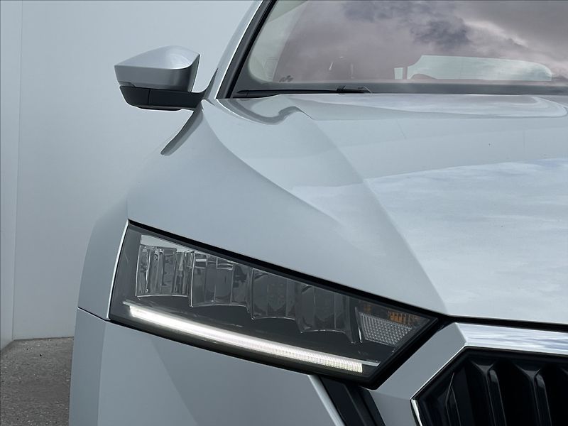 Škoda Octavia 2,0 TDI Combi Ambition Plus - fotka 21 z 24