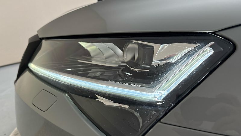 Škoda Superb 2.0 TDI DSG 4x4 Sportline - fotka 18 z 29
