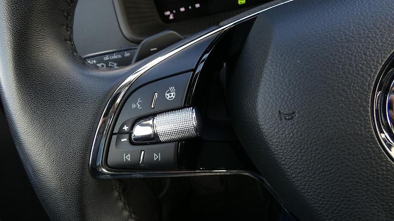 Škoda Karoq 1,5 TSI Ambition DSG - fotka 11 z 24
