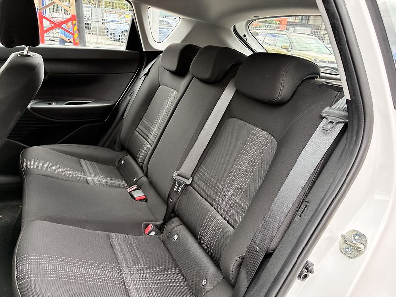 Hyundai Bayon 1.2i 62kW COMFORT CLUB ČR DPH - fotka 13 z 29