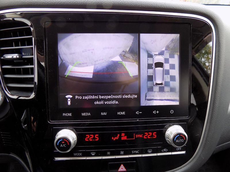 Mitsubishi Outlander (2021) 2.4 PHEV/4WD/1.Maj./LED/ - fotka 34 z 42