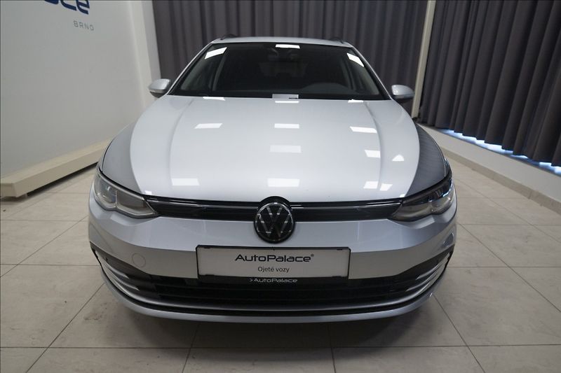 Volkswagen Golf 1,5 eTSI DSG KAMERA VÝHŘEV ČR - fotka 2 z 41