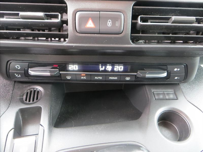 Opel Combo 1,5 CDTI 96kW Life Edit Plus - fotka 14 z 22