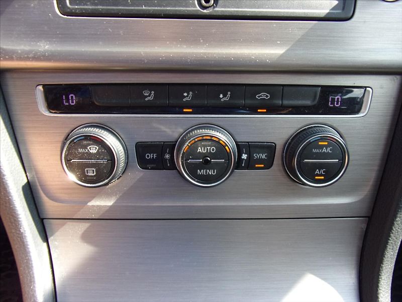 Volkswagen Golf 1,2 TSI  Variant  81kW ČR - fotka 22 z 26