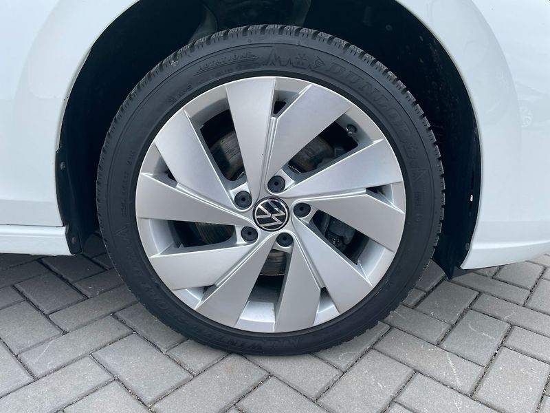 Volkswagen Golf (2021) Com. VIII 2.0TDi STYLE! ČR+1.m - fotka 37 z 38