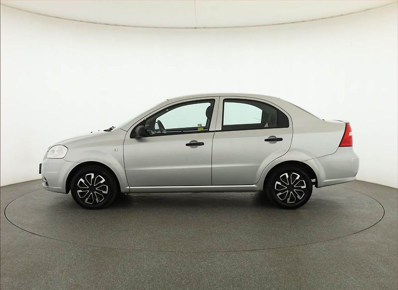 Chevrolet Aveo (2010) 1.2 i 16V, Serv.kniha, Klima - fotka 3 z 11