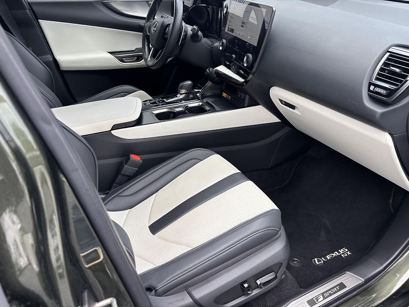 Lexus NX 350h (2024) 2.5HSD, 4x4, F-Sport top, ČR - fotka 10 z 21