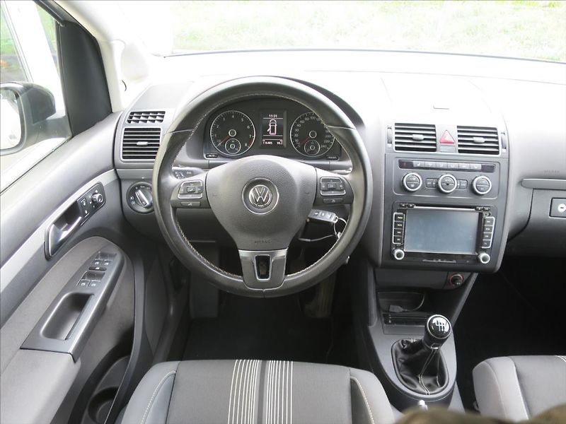 Volkswagen Touran 1,4  TSI MATCH - fotka 10 z 34