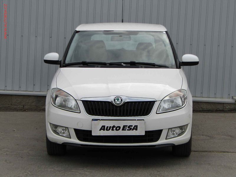 Škoda Fabia (2011) 1.6 TDi, ČR, servis.kniha, AC - fotka 2 z 15