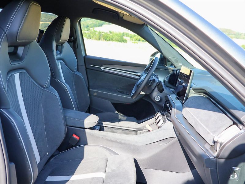 Škoda Kodiaq 2,0 TDI 4x4 DSG Sportline - fotka 13 z 40