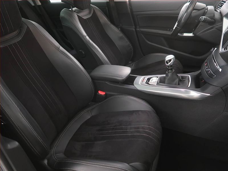 Peugeot 308 (2016) 2.0 BlueHDi, Navi, Tempomat - fotka 9 z 23