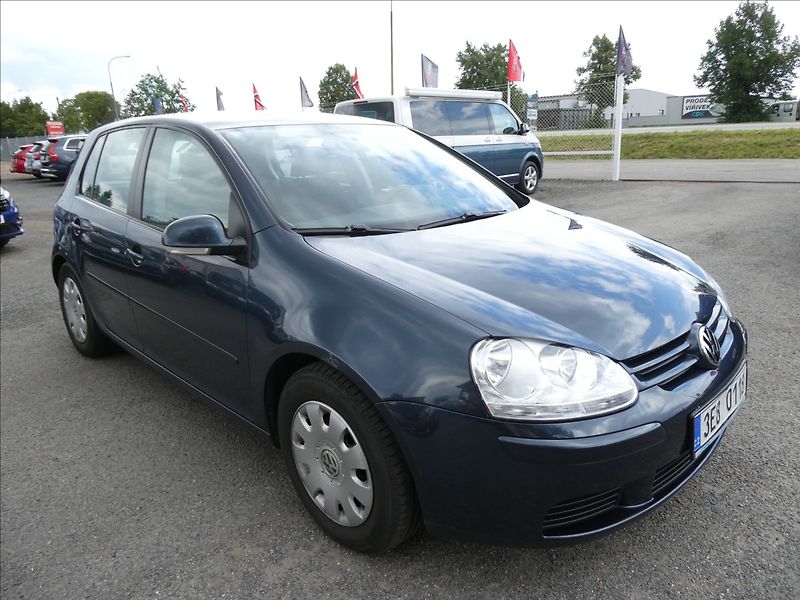Volkswagen Golf 1,4 i16V serviska,ČR,2.majitel - fotka 1 z 49