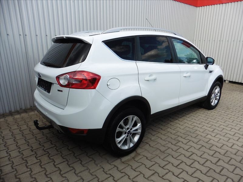 Ford Kuga 2,0 TDCi Titanium 4X4 - fotka 4 z 13