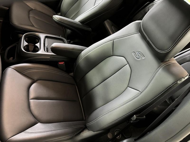 Chrysler Pacifica AWD Touring-L S-Appearance - fotka 11 z 55