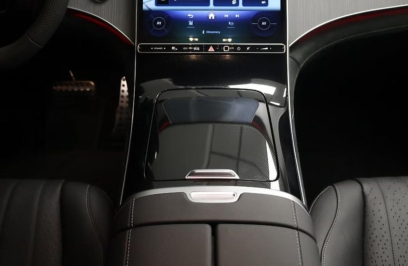 Mercedes-Benz EQE 350 AMG 4M Kamera Tažné BLIS  - fotka 20 z 23