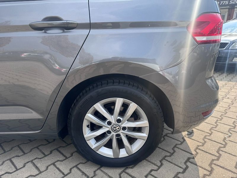 Volkswagen Touran (2016) 7X 2,0 TDI 110 KW 2 MAJ TAŽNÉ - fotka 16 z 50