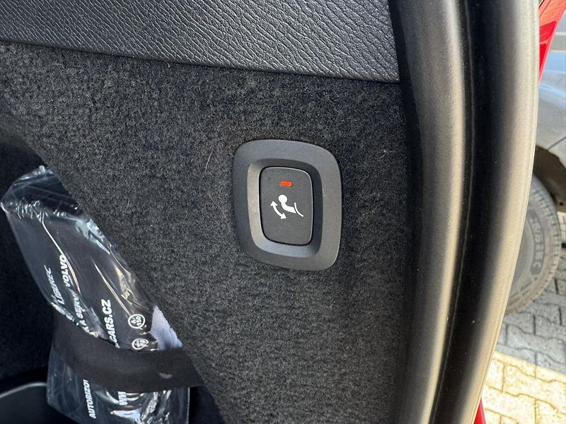 Volvo XC90 B5 (nafta) AWD VENTILACE +kola - fotka 34 z 50