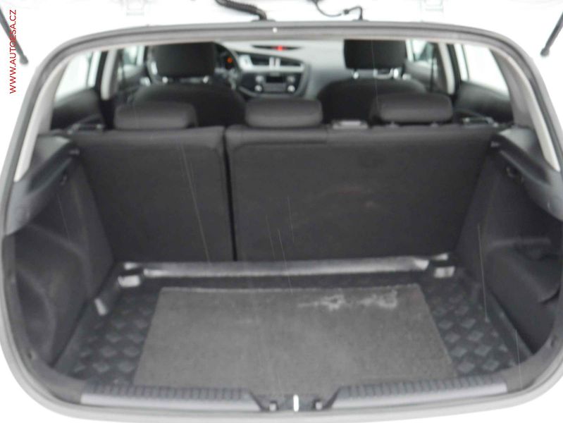 Kia Ceed (2012) 1.4CVVT, 2.maj,ČR, P.čidla - fotka 7 z 15