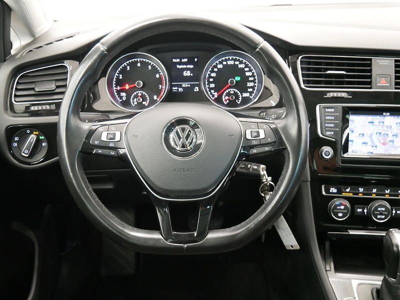 Volkswagen Golf - fotka 15 z 24