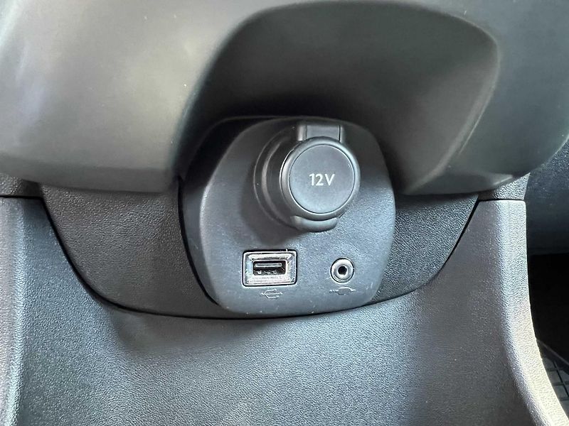 Citroën C1 1.0 VTi 51 kW 1.MAJ SERVISKA - fotka 13 z 13