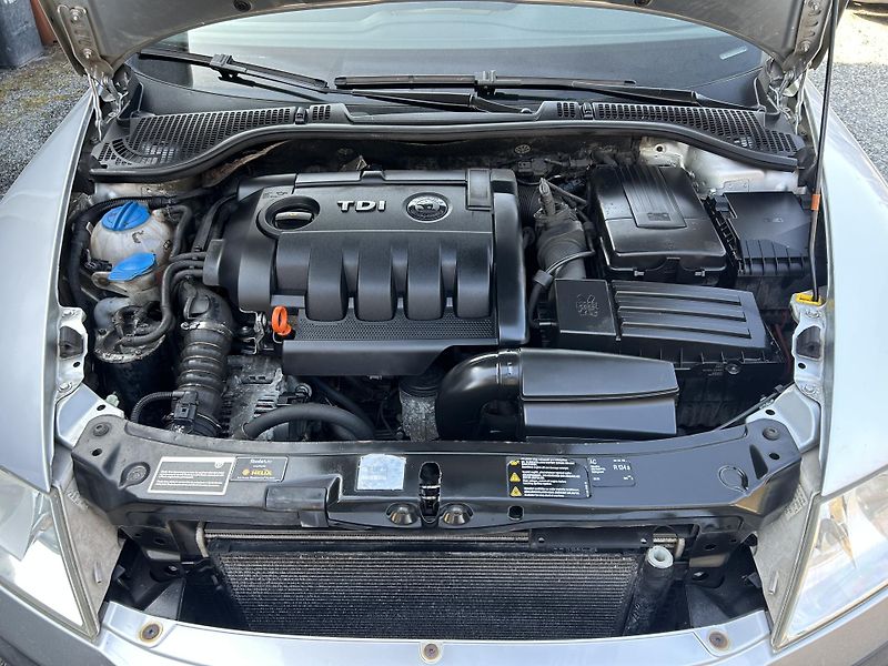 Škoda Octavia 1,9TDi DSG combi Team Edition - fotka 50 z 50