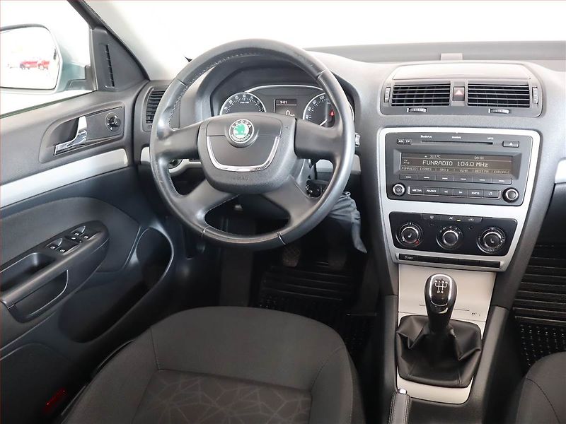 Škoda Octavia (2012) 1.6 TDI, Tempomat - fotka 7 z 16