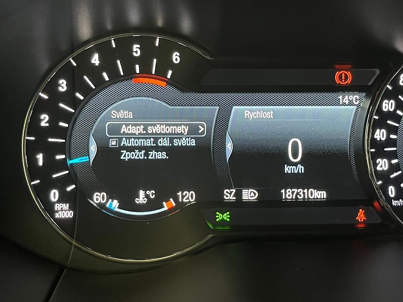 Ford S-MAX 2.0 EB Titanium manuál 7 míst - fotka 54 z 63