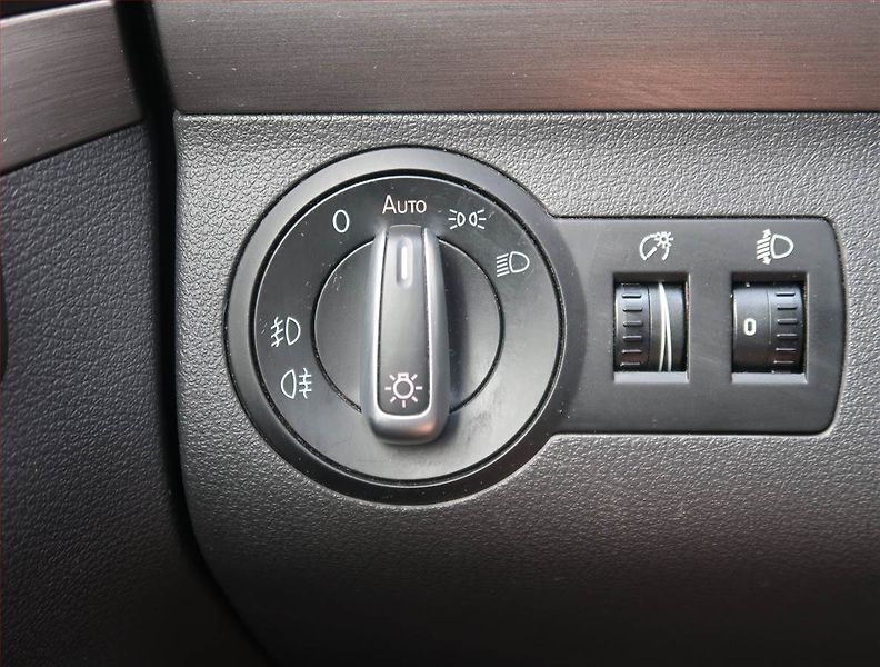 Volkswagen Touran (2011) Comfortline 2.0 TDI - fotka 16 z 19