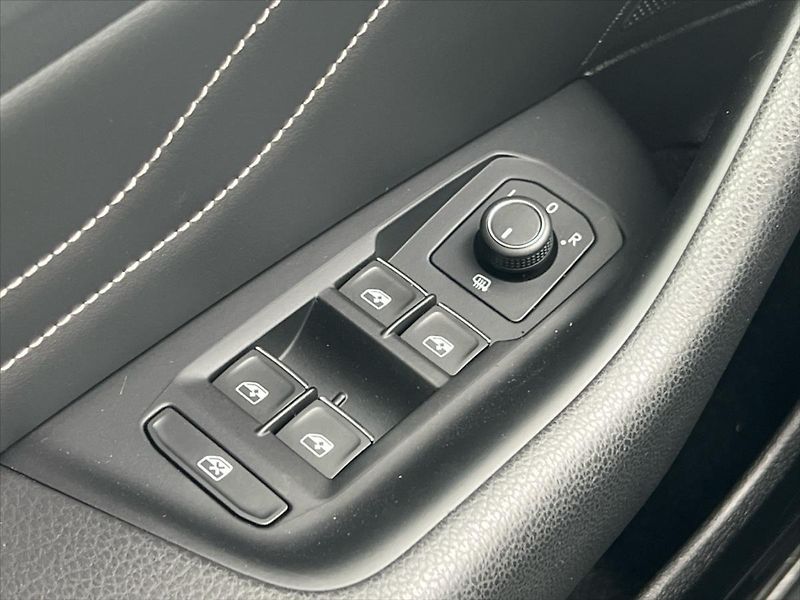 Volkswagen Passat Variant 2,0 TDi 110 kW 7DSG ELEGANCE - fotka 20 z 26