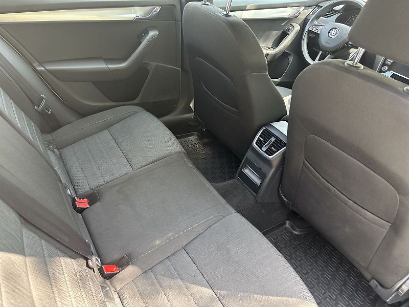 Škoda Octavia (2015) Combi 2.0 TDI 4x4 Style + - fotka 9 z 29
