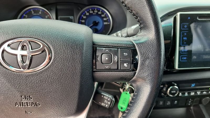 Toyota Hilux Active  2.4L Diesel 6M/T 4x4 - fotka 15 z 23