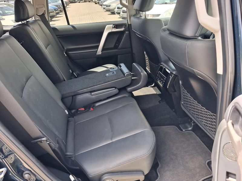 Toyota Land Cruiser 2.8 D-4D Executive AT - fotka 25 z 30