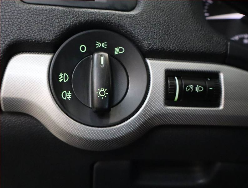 Škoda Octavia (2009) 1.6 TDI, Tempomat - fotka 18 z 18