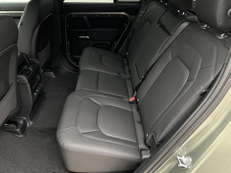 Land Rover Defender 110 D300 X-DYNAMIC SE AWD AUT - fotka 6 z 43