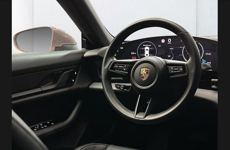 Porsche Taycan 93 kWh Panorama - fotka 17 z 25
