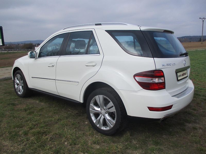 Mercedes-Benz Třídy M ML 350CDi SPORT 4M*NAVI*ALU 20 - fotka 9 z 50