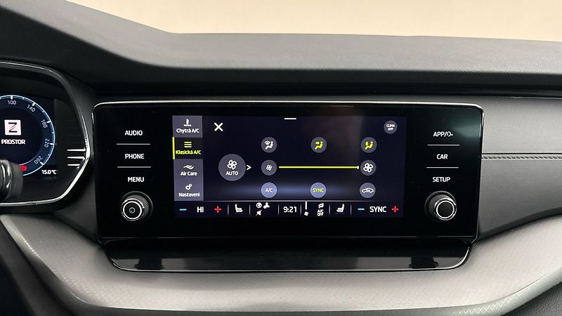 Škoda Octavia 2.0 TDI Ambition Combi - fotka 26 z 27