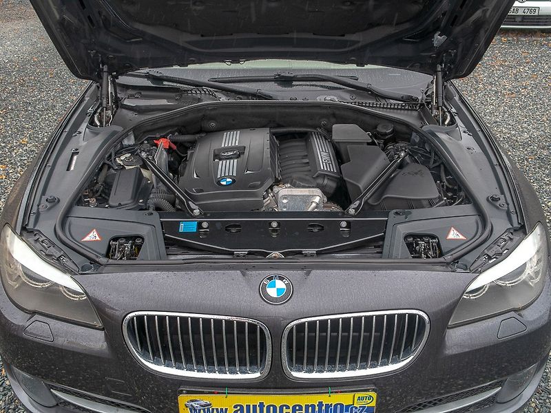 BMW Řada 5 (2010) 3.0i mat – NAVI - fotka 46 z 49