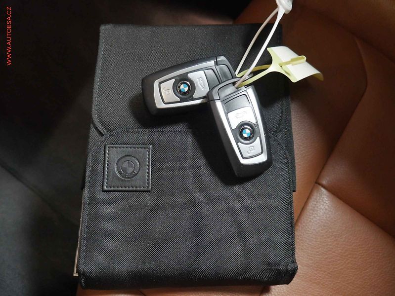 BMW Řada 3 (2016) 2.0 TDI GT, AT, LED, kůže - fotka 23 z 23