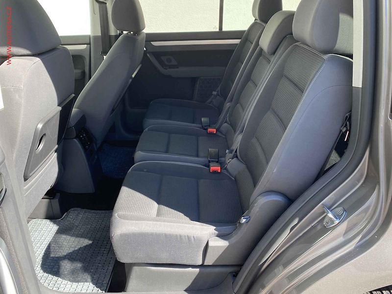 Volkswagen Touran (2010) 1.6i, Freestyle, navi - fotka 10 z 17