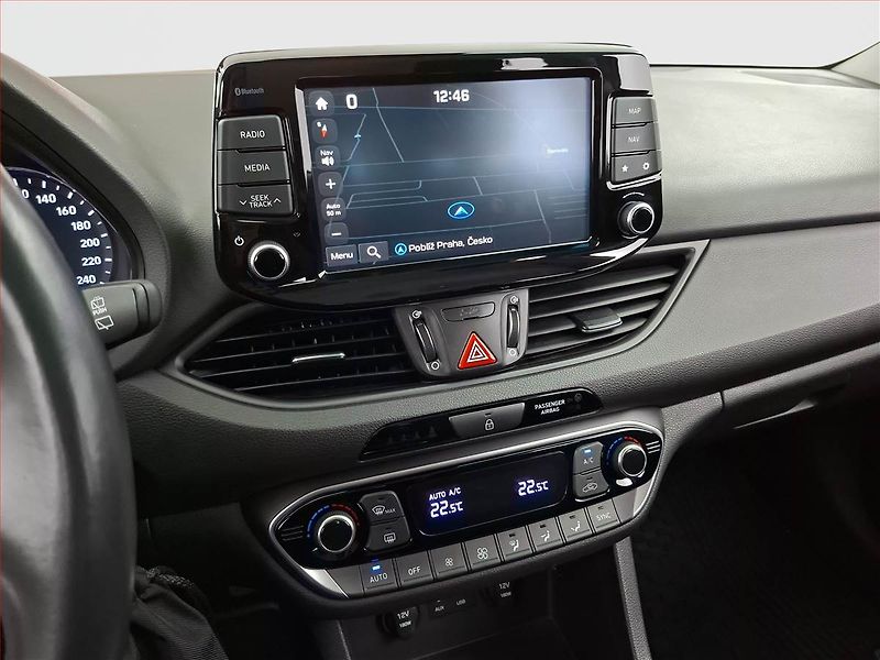 Hyundai i30 (2017) 1.4 T-GDI, Serv.kniha, Navi - fotka 12 z 19
