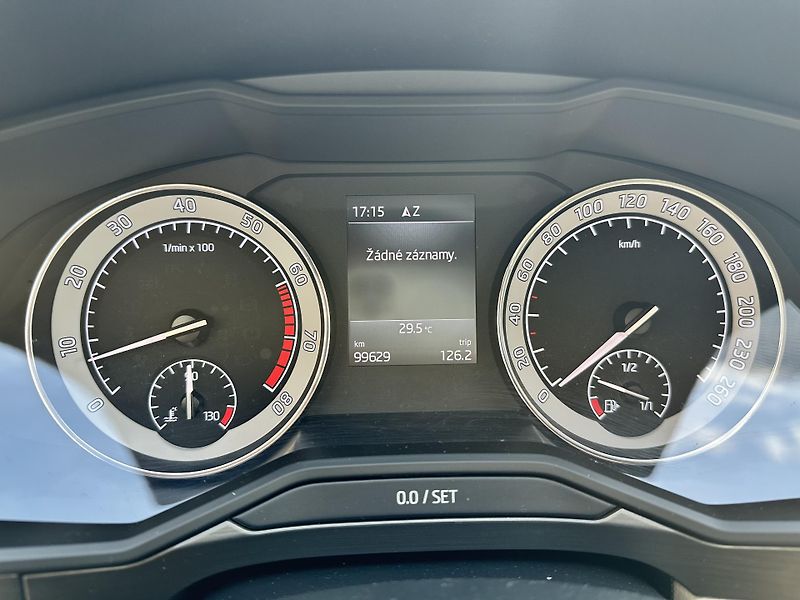 Škoda Superb (2020) 1.5 TSi, po STK - fotka 14 z 22