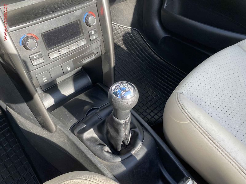 Peugeot 207 (2010) 1.6VTi CC, AC, park.asist - fotka 22 z 22