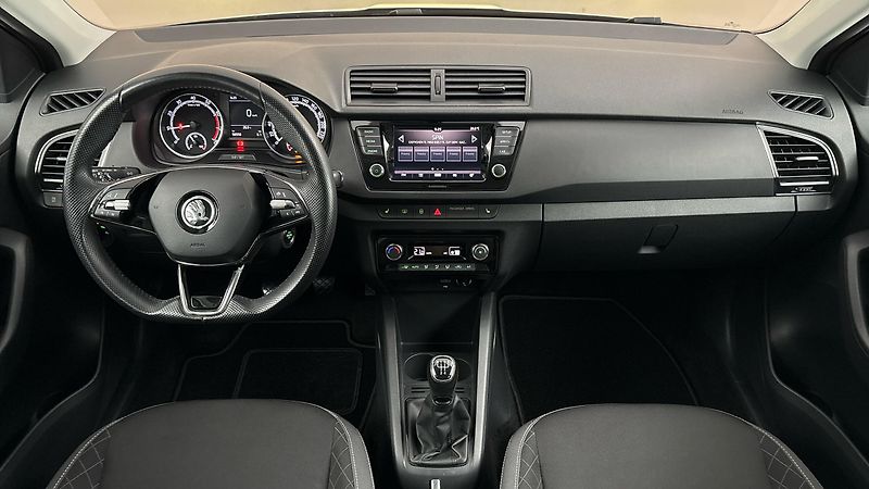 Škoda Fabia 1.0 TSI Black Combi - fotka 8 z 23