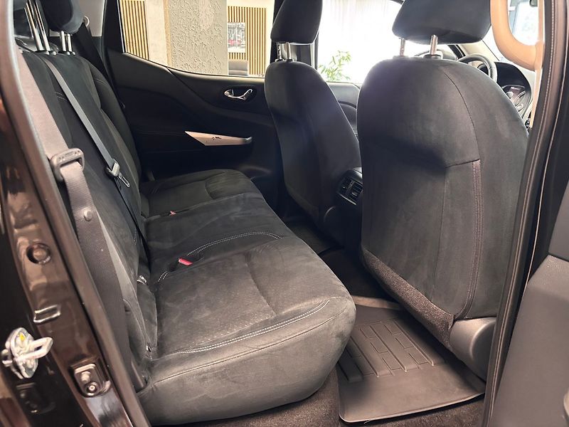 Nissan Navara 2.3 DCi Hardtop 4x4 automat - fotka 23 z 29