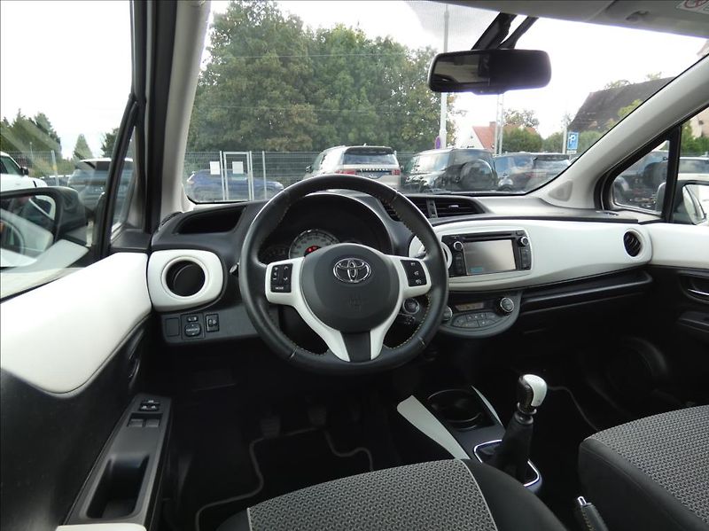 Toyota Yaris 1,3 1.33 VVT-i Trend,ČR,kamera - fotka 11 z 33