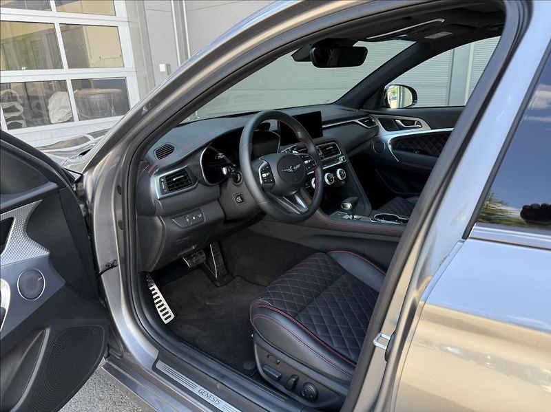 Genesis G70 2,0 T AWD  SB Sport Panorama - fotka 8 z 25