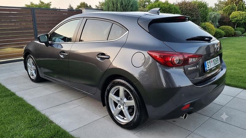 Mazda 3 1.5 74kw krásná 1. majitel - fotka 1 z 29
