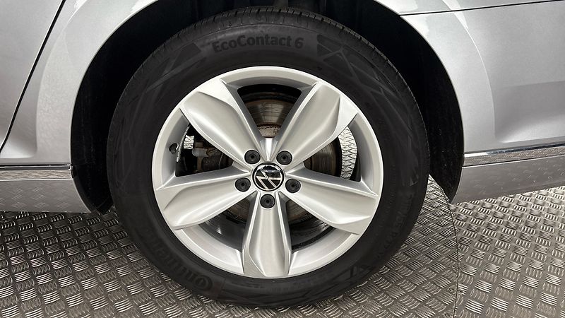 Volkswagen Passat 2.0 TDI DSG Elegance Variant - fotka 19 z 27