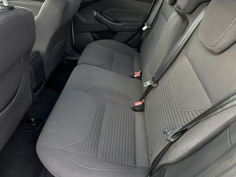 Ford Focus 1.5TDCi 88kW ČR - fotka 17 z 18